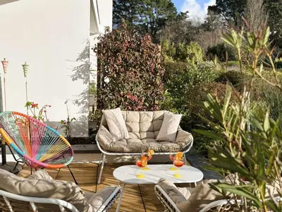 Jardin de l'établissement Bénodet: Appartement spacieux proche plage avec terrasse et parking sécurisé - FR-1-481-184