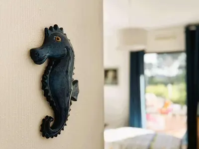 Un ou plusieurs lits dans un hébergement de l'établissement Bénodet: Appartement spacieux proche plage avec terrasse et parking sécurisé - FR-1-481-184