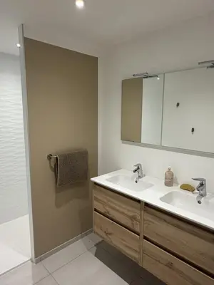 Salle de bains dans l'établissement Ecrin de Lin