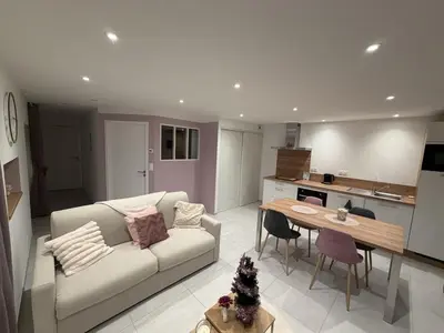 Cuisine ou kitchenette dans l'établissement Murmure de rose