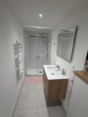Salle de bains dans l'établissement Murmure de rose