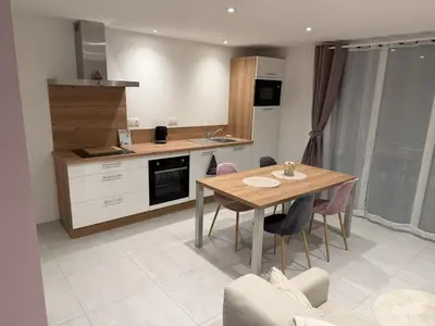 Cuisine ou kitchenette dans l'établissement Murmure de rose
