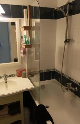 Salle de bains dans l'établissement Nouveau appartement cosy vue mer