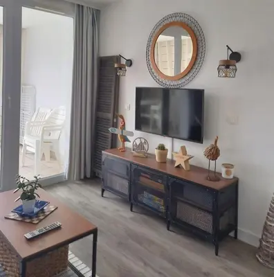 Télévision ou salle de divertissement dans l'établissement Nouveau appartement cosy vue mer