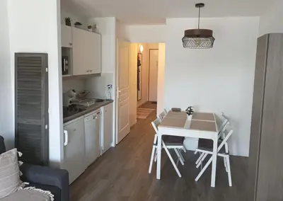 Cuisine ou kitchenette dans l'établissement Nouveau appartement cosy vue mer