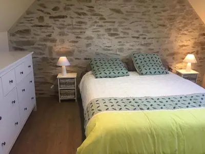 Un ou plusieurs lits dans un hébergement de l'établissement Charmant gîte entre terre et mer