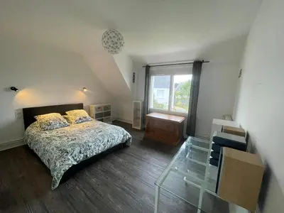 Un ou plusieurs lits dans un hébergement de l'établissement Maison rénovée avec charme, proche des plages