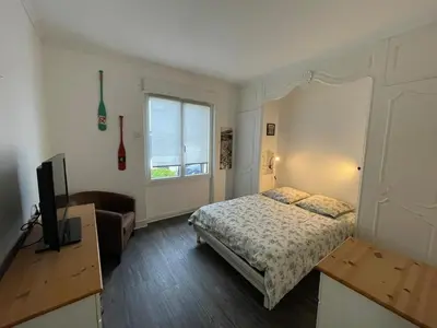 Un ou plusieurs lits dans un hébergement de l'établissement Maison rénovée avec charme, proche des plages