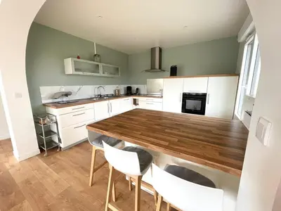 Cuisine ou kitchenette dans l'établissement Maison rénovée avec charme, proche des plages