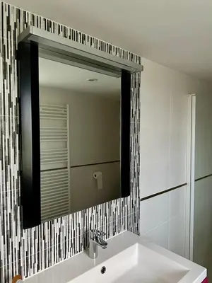 Salle de bains dans l'établissement Maison proche des plages