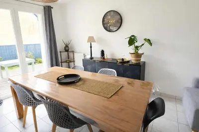 Plan de l'établissement Maison Cosy avec terrasse, parking, proche mer et GR34