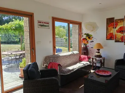 Coin salon dans l'établissement Maison proche de la mer