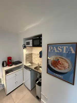 Cuisine ou kitchenette dans l'établissement Location Studio Kergaradec 500m Tramway