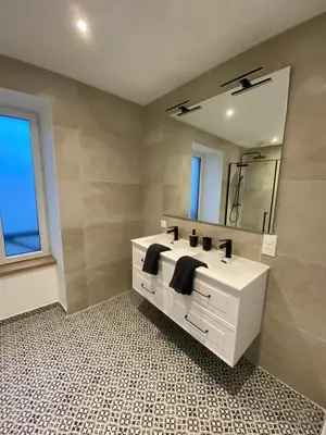 Salle de bains dans l'établissement Grande maison à 400 m de la mer