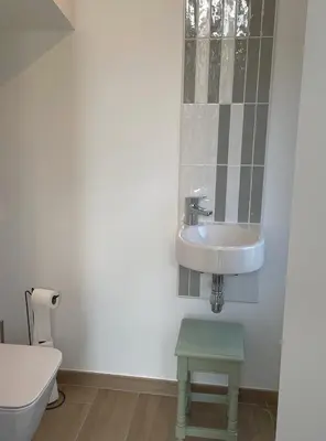 Salle de bains dans l'établissement Nouveau Maison quartier calme- jardin