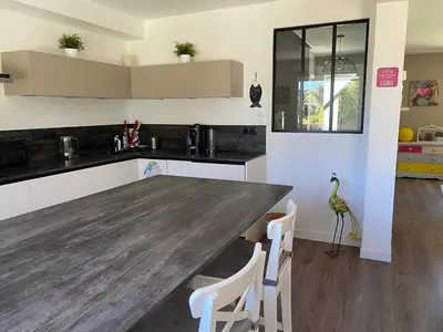 Cuisine ou kitchenette dans l'établissement Maison cosy à Guipavas 3 chb, proche Brest et aéroport