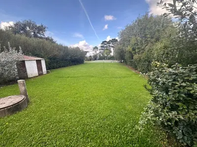 Jardin de l'établissement Maison familiale avec tennis privé et jardin