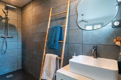 Salle de bains dans l'établissement Ty Yseult - Maison Bretonne avec Jardin