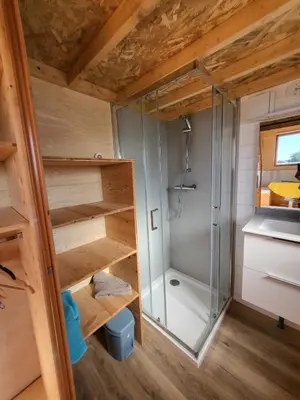 Salle de bains dans l'établissement maison du bonheur