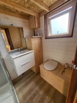 Salle de bains dans l'établissement maison du bonheur