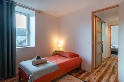 Un ou plusieurs lits dans un hébergement de l'établissement Chez Alice et Antoine - 300 m de la plage