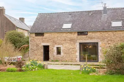 Jardin de l'établissement La longère familiale et authentique