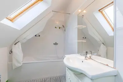 Salle de bains dans l'établissement maison Rose l'Ecume à 50 m de la mer