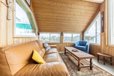 Coin salon dans l'établissement maison Rose l'Ecume à 50 m de la mer