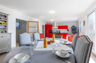 Cuisine ou kitchenette dans l'établissement maison Rose l'Ecume à 50 m de la mer