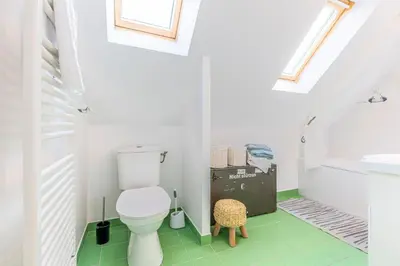 Salle de bains dans l'établissement maison Rose l'Ecume à 50 m de la mer