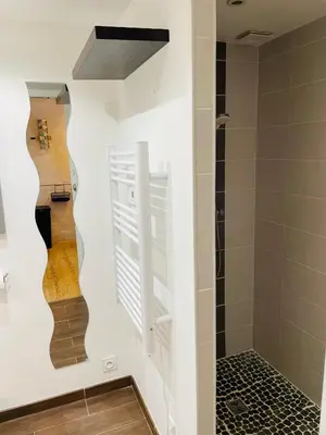 Salle de bains dans l'établissement Dépendance chez l'habitant