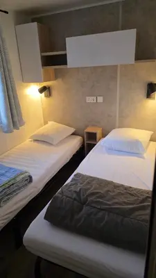 Un ou plusieurs lits dans un hébergement de l'établissement Mobile home 4 a 6 personnes Domaine de Kerlann