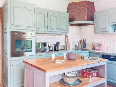 Cuisine ou kitchenette dans l'établissement Holiday Home Le Clozic by Interhome