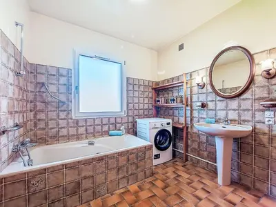 Salle de bains dans l'établissement Holiday Home Le Clozic by Interhome