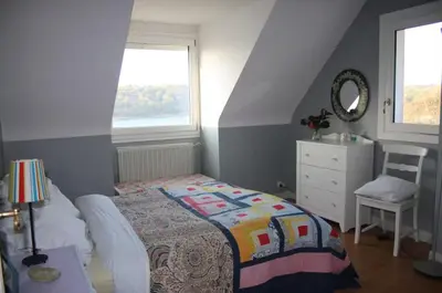 Un ou plusieurs lits dans un hébergement de l'établissement Cozy house facing the sea