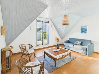 Coin salon dans l'établissement -ODILE- Grande maison a Cap Coz proche plage