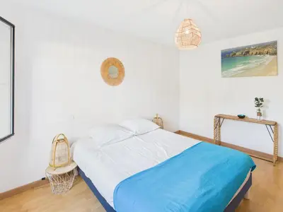 Un ou plusieurs lits dans un hébergement de l'établissement -ODILE- Grande maison a Cap Coz proche plage