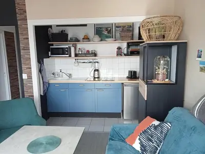 Cuisine ou kitchenette dans l'établissement les vagues a Bénodet
