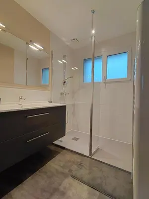 Salle de bains dans l'établissement L'Annexe de la plage des Amiets