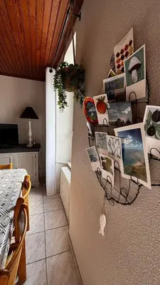 Télévision ou salle de divertissement dans l'établissement Maison Ar Vro 12 au cœur de la Bretagne
