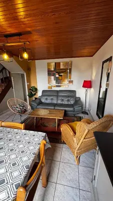 Coin salon dans l'établissement Maison Ar Vro 12 au cœur de la Bretagne