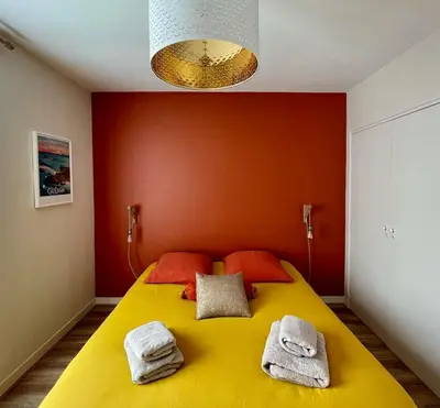 Un ou plusieurs lits dans un hébergement de l'établissement Grand appartement - Une chambre - Plages & Centre à pied