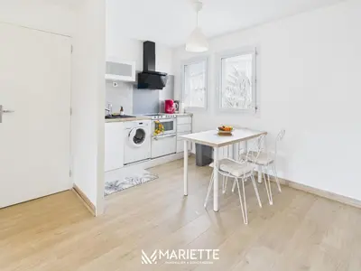 Cuisine ou kitchenette dans l'établissement -PEARL- Duplex avec balcon en bord de mer