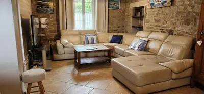 Coin salon dans l'établissement Maison les pieds dans l'eau