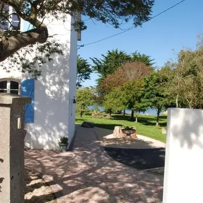 Maison les pieds dans l'eau