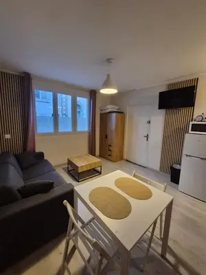 Cuisine ou kitchenette dans l'établissement Studio cosy en centre ville