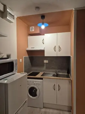 Cuisine ou kitchenette dans l'établissement Studio cosy en centre ville