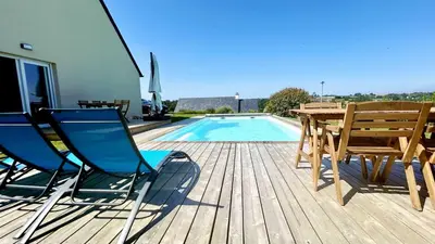 Piscine de l'établissement The cottage with the blue garden - Cottage for 6 ou située à proximité