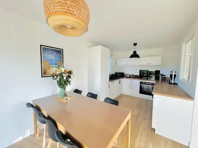Cuisine ou kitchenette dans l'établissement The cottage with the blue garden - Cottage for 6