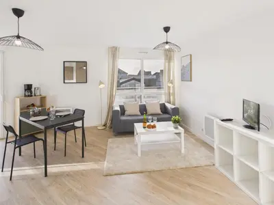 Télévision ou salle de divertissement dans l'établissement Plein centre ville - Appart pour 2 avec balcon